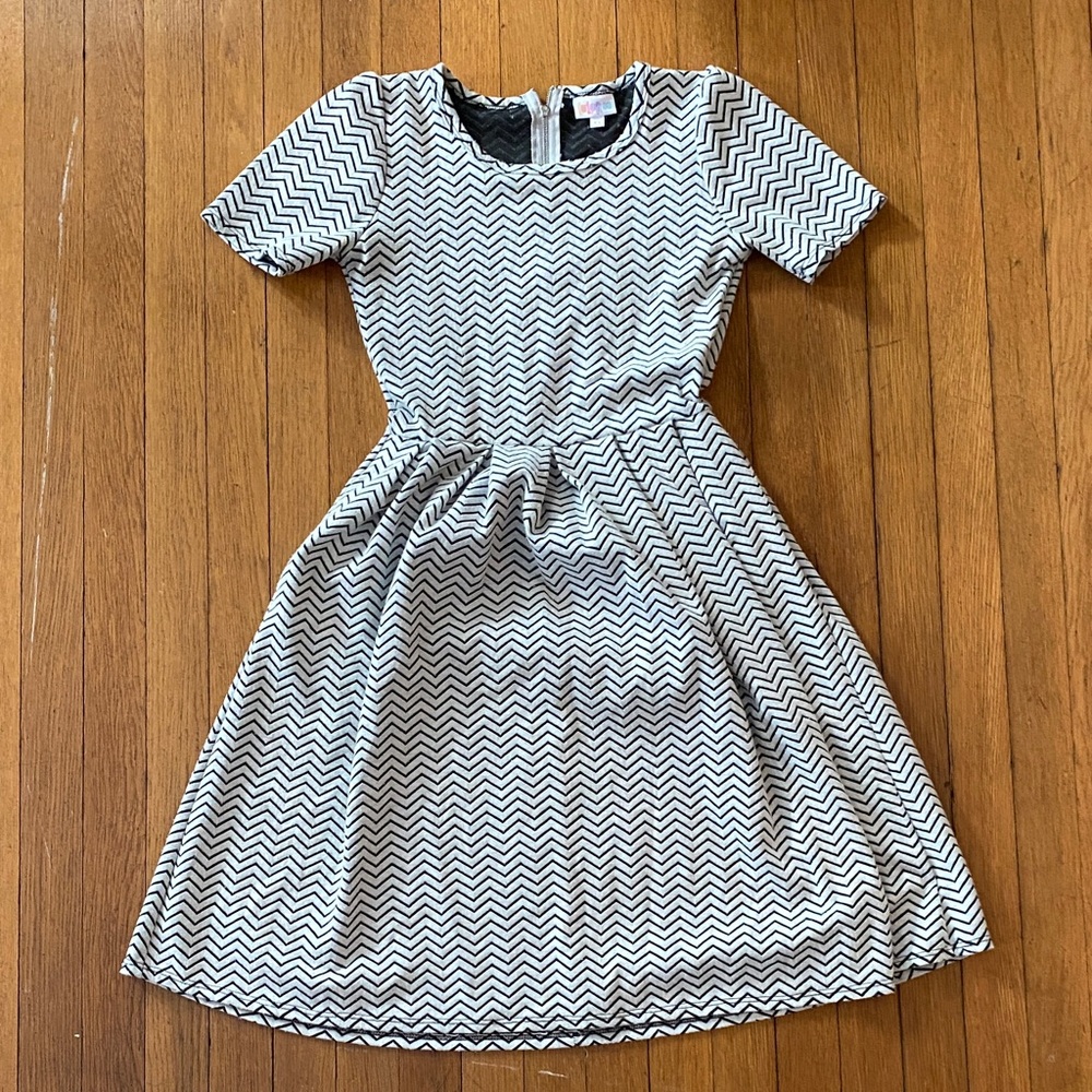 Lularoe Black and White Zigzag Amelia dress